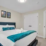 Luxury Niagara 3 Bdr Townhouse /Garage
