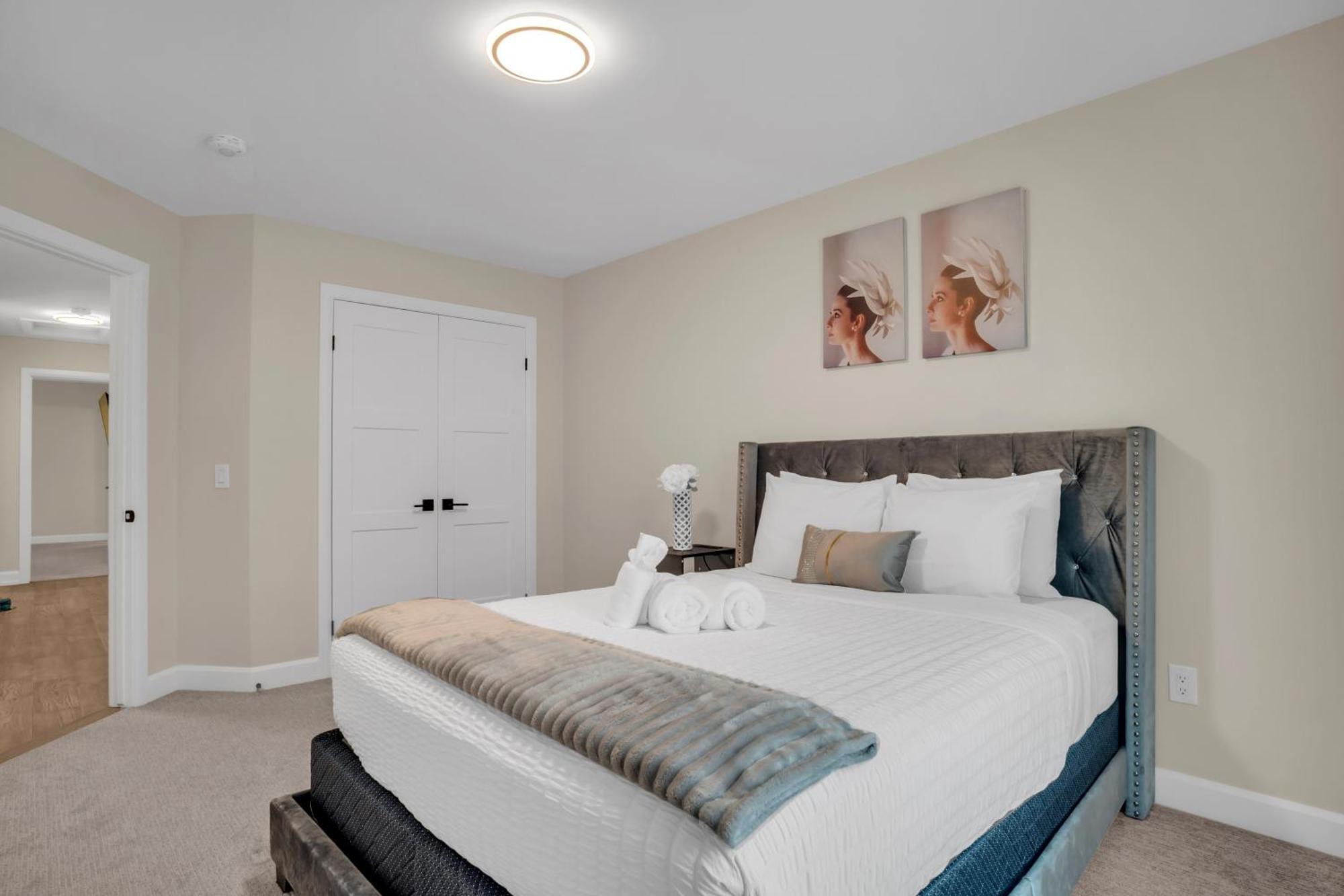 Luxury 3 Bdr Townhouse /garage Apartment Niagara Falls