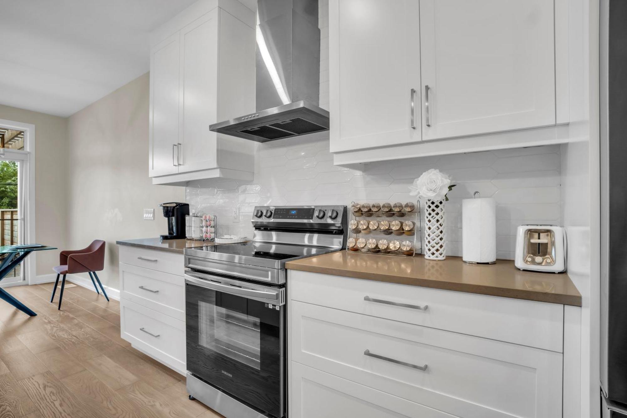 Apartment Luxury 3 Bdr Townhouse /garage Niagara Falls
