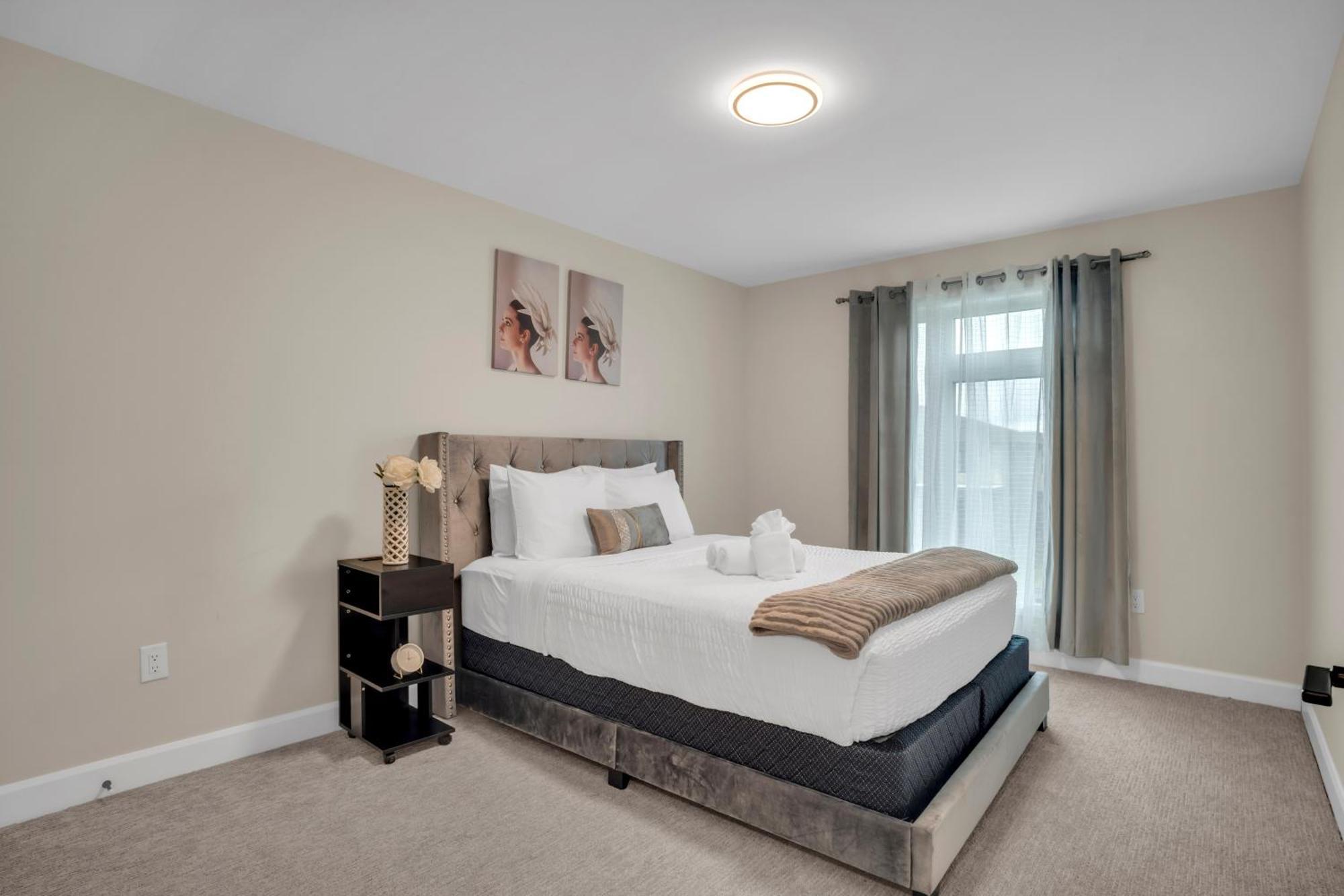 Luxury 3 Bdr Townhouse /garage Niagara Falls