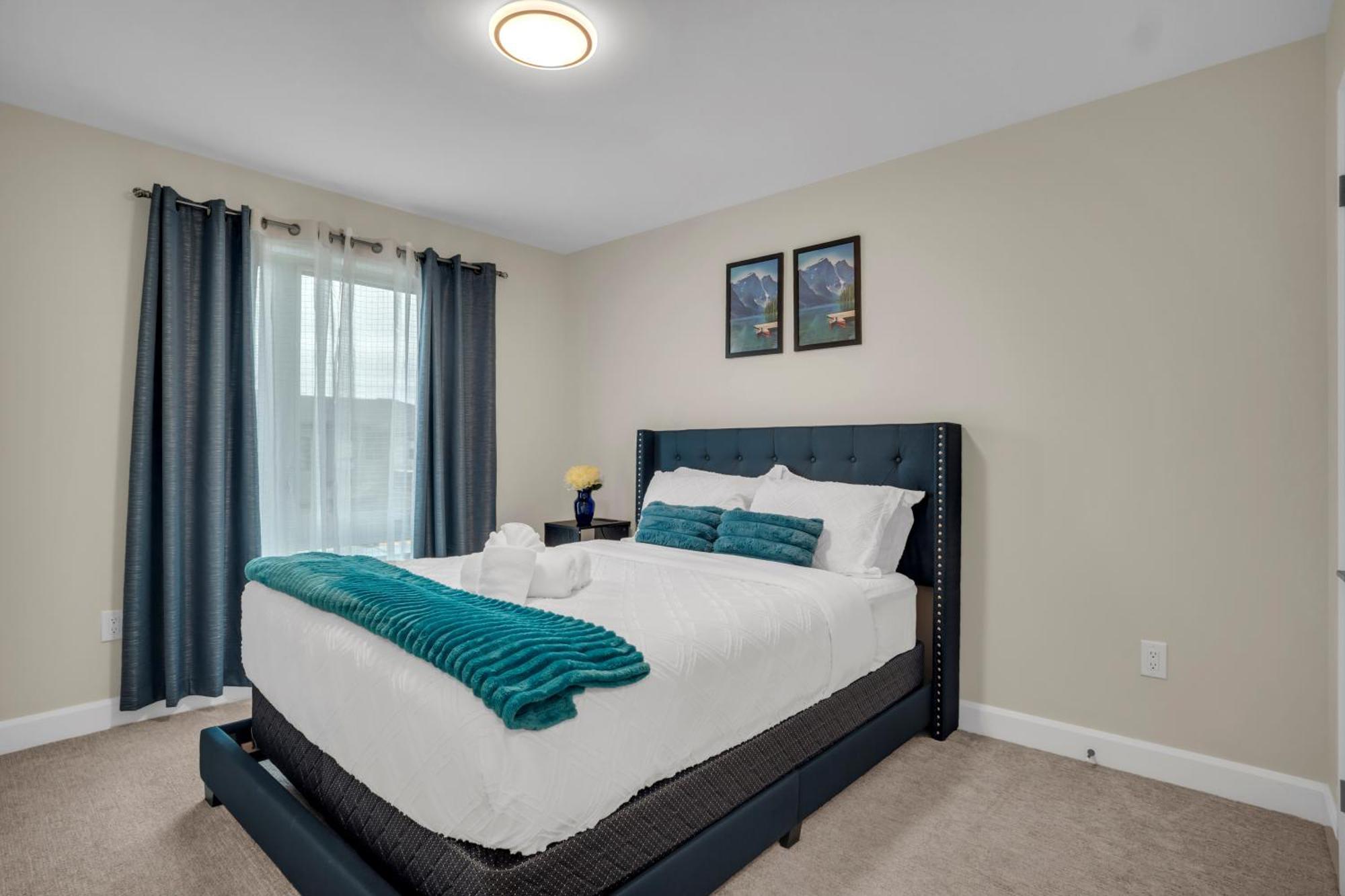 Luxury 3 Bdr Townhouse /garage *