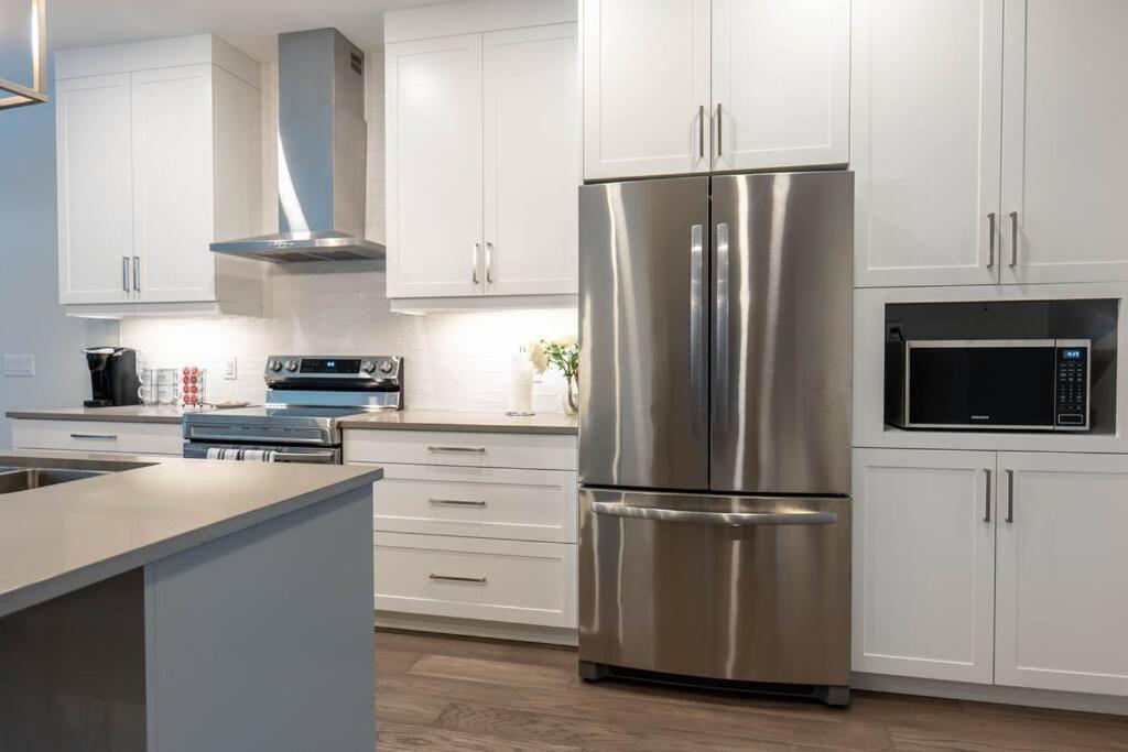 Apartment Luxury 3 Bdr Townhouse /garage Niagara Falls