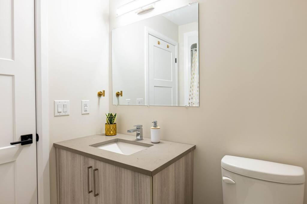 Apartment Luxury 3 Bdr Townhouse /garage Niagara Falls