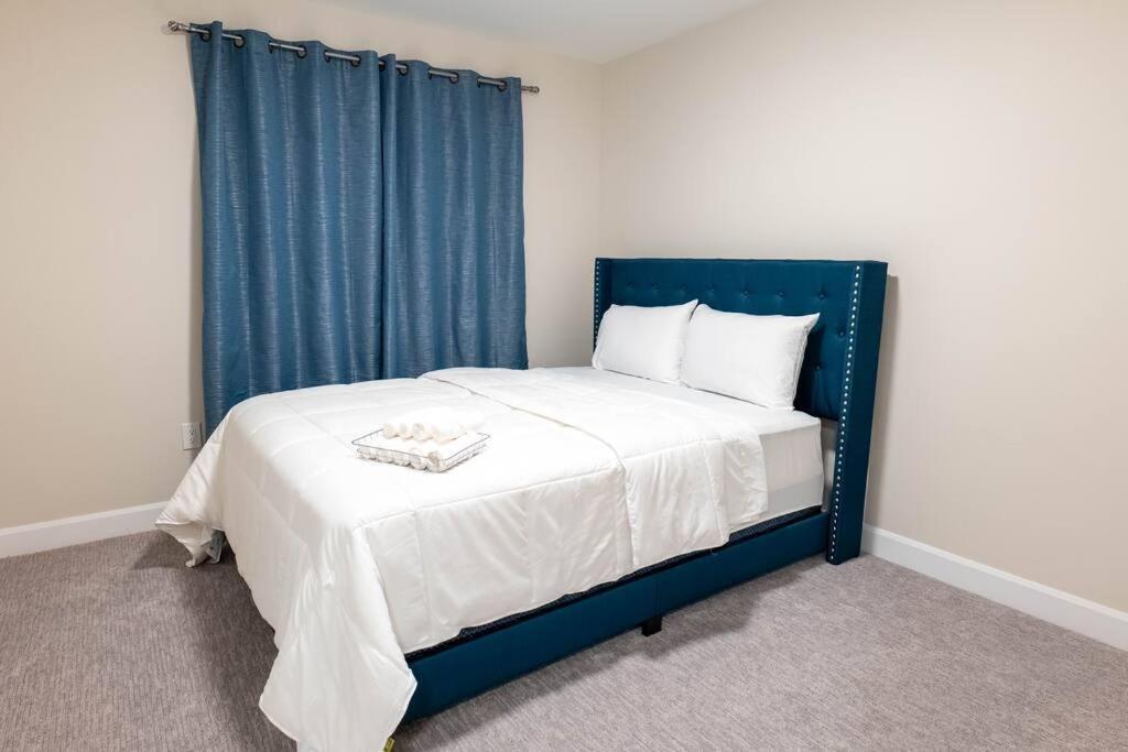Luxury 3 Bdr Townhouse /garage Niagara Falls