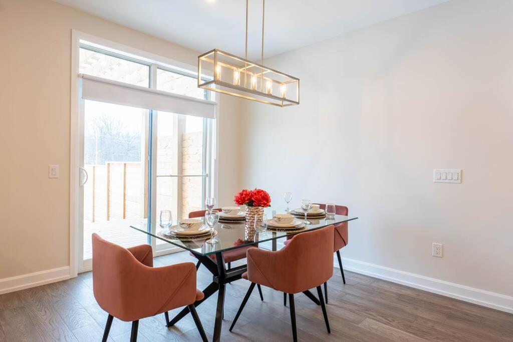 Apartment Luxury 3 Bdr Townhouse /garage Niagara Falls